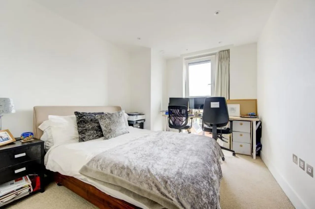 Central Avenue, London, SW6, photo 15