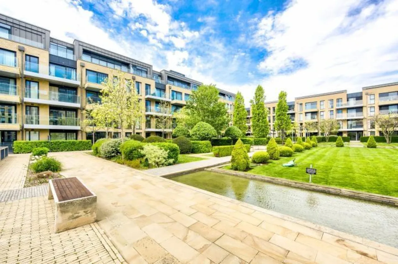 Central Avenue, London, SW6, photo 17