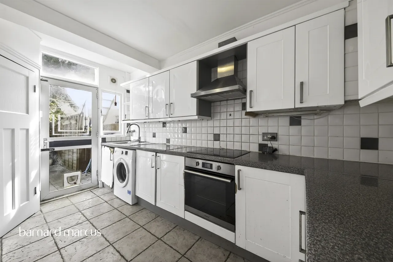 Marlborough Gardens, London, N20, photo 13