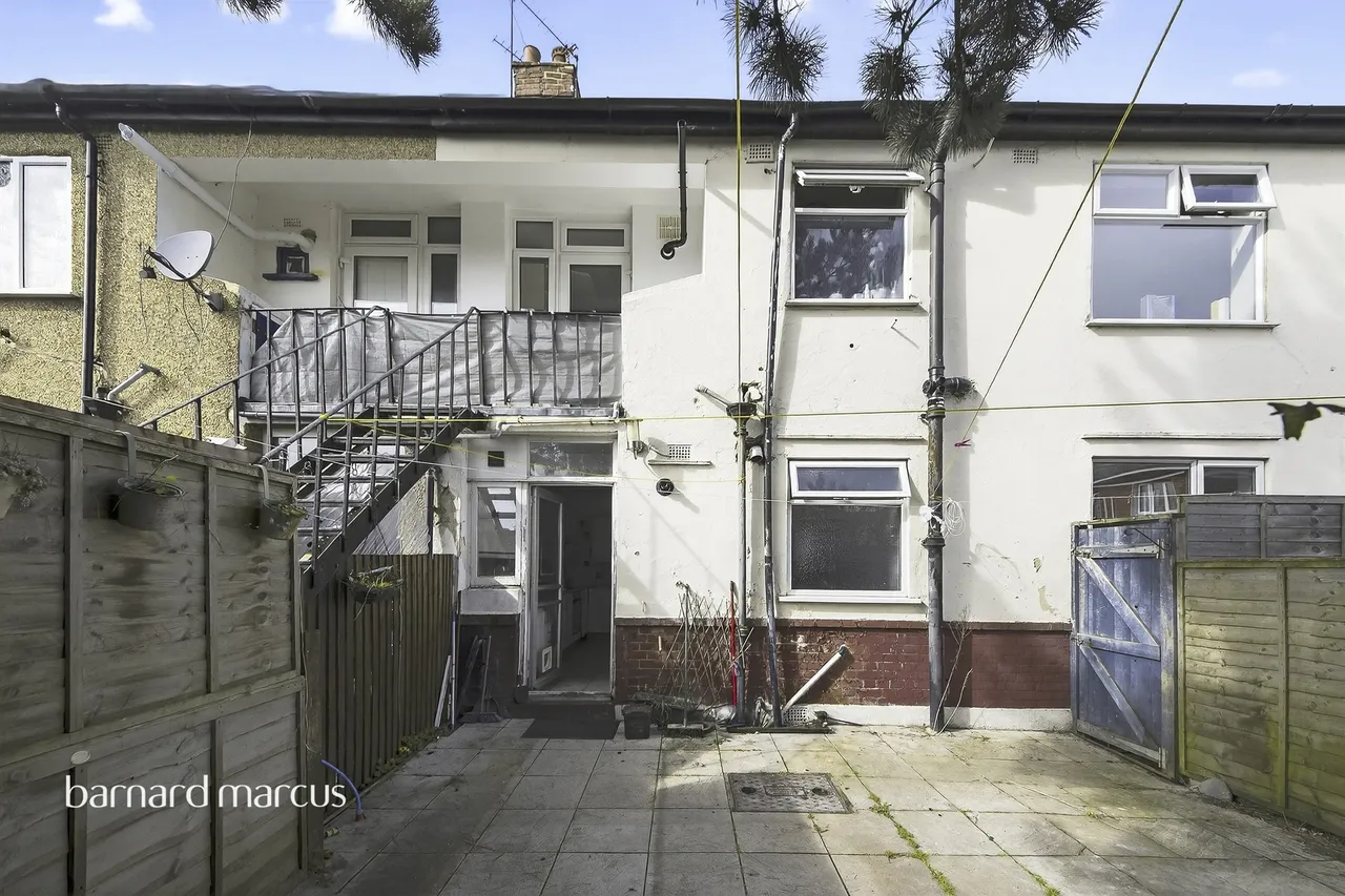Marlborough Gardens, London, N20, photo 14