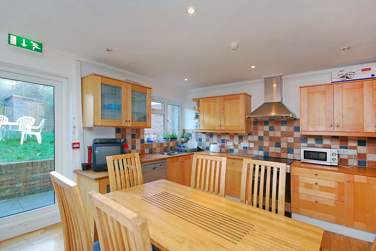 Room 5, 7 Sovereign Close, London, photo 4