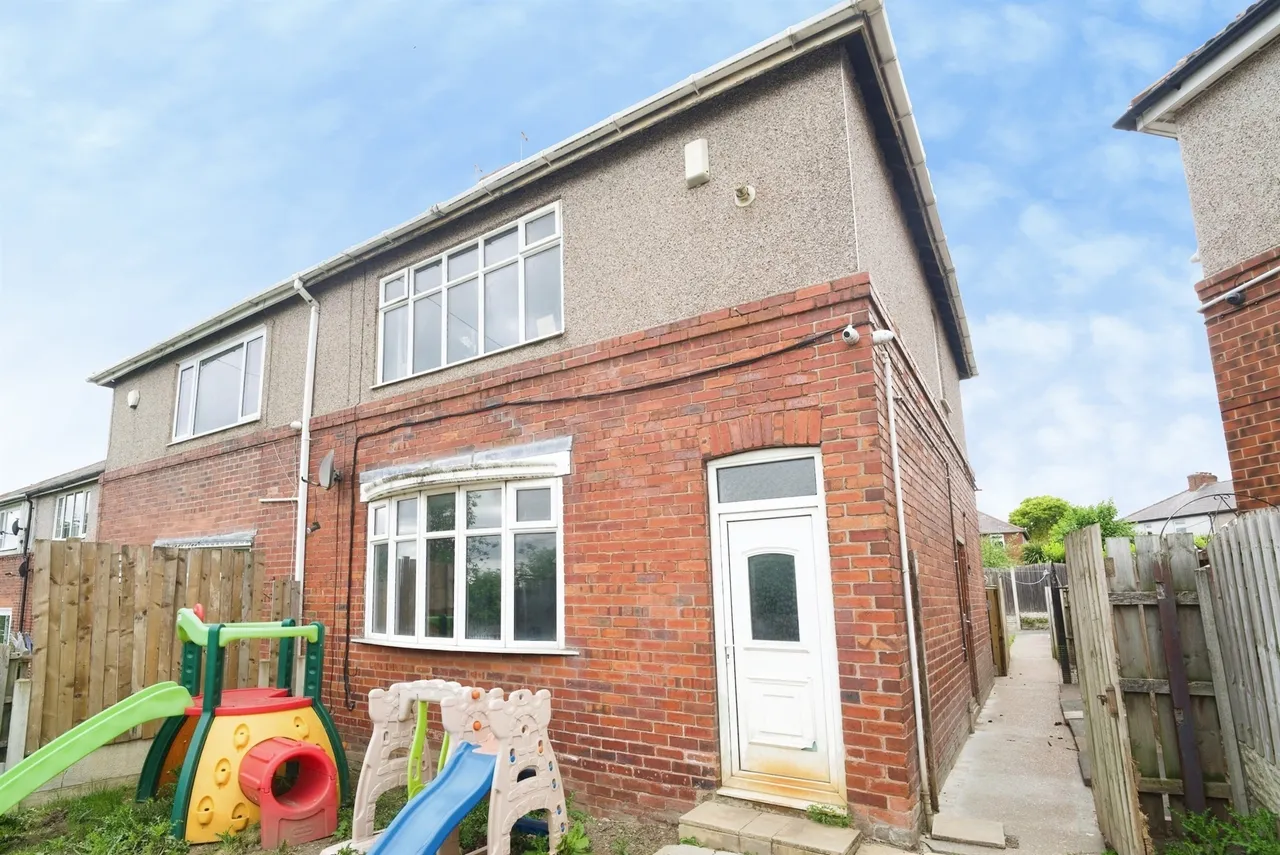 3 bed house for sale — Rotherham Road, Little Houghton, Barnsley