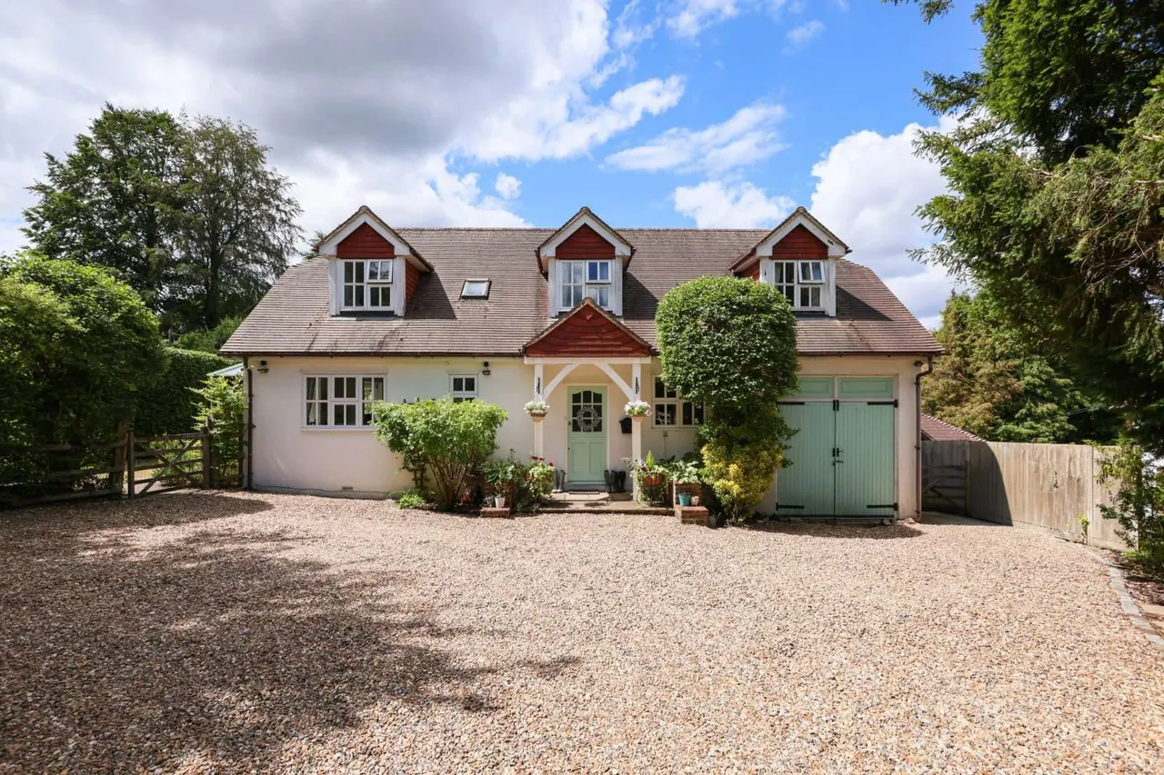 5 bed house for sale — Shere Road, West Horsley, Leatherhead, Surrey, KT24 6EL