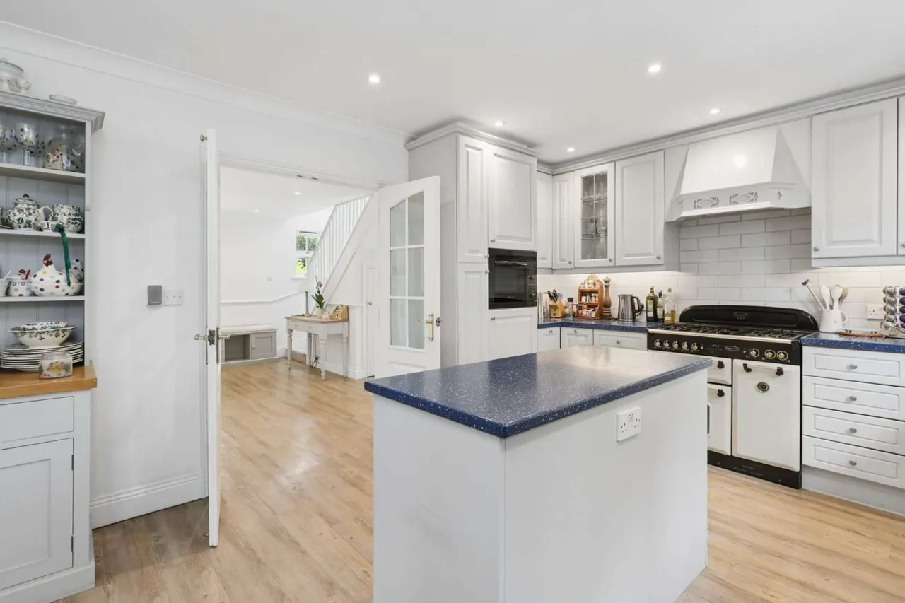 Shere Road, West Horsley, Leatherhead, Surrey, KT24 6EL, photo 6
