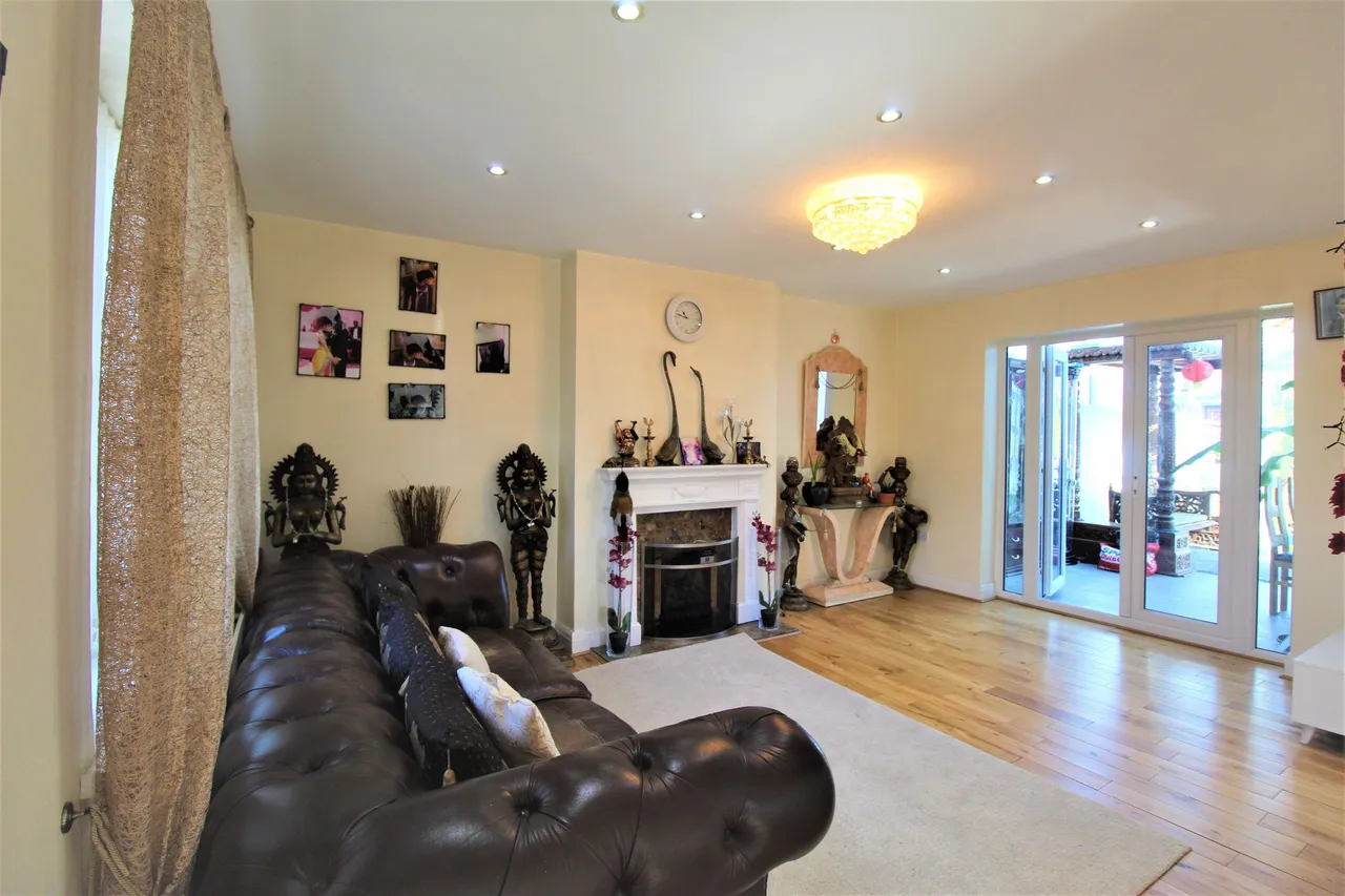 Lodge Lane, Grays, Essex, RM16 2TH, photo 3