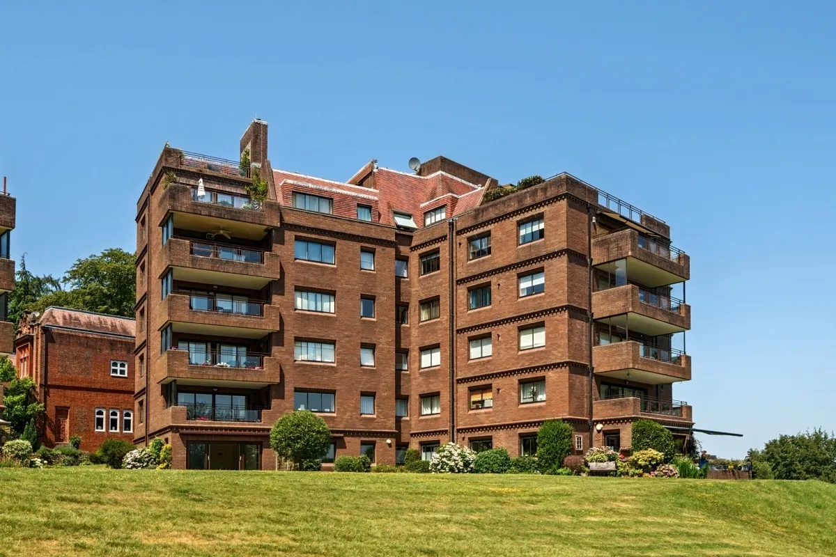 3 bed flat to rent, Lythe Hill Park Haslemere, GU27