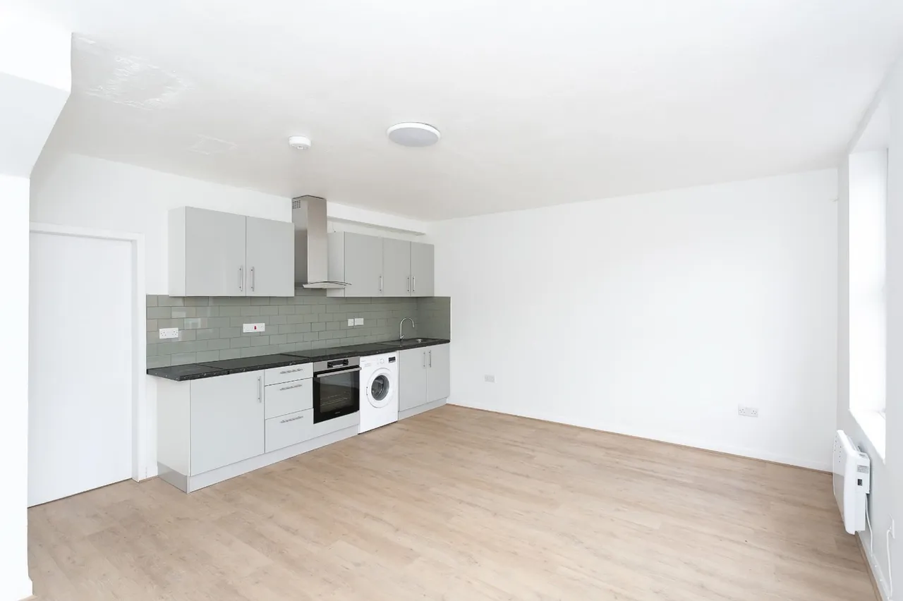 379 Watling Street, Radlett, photo 2