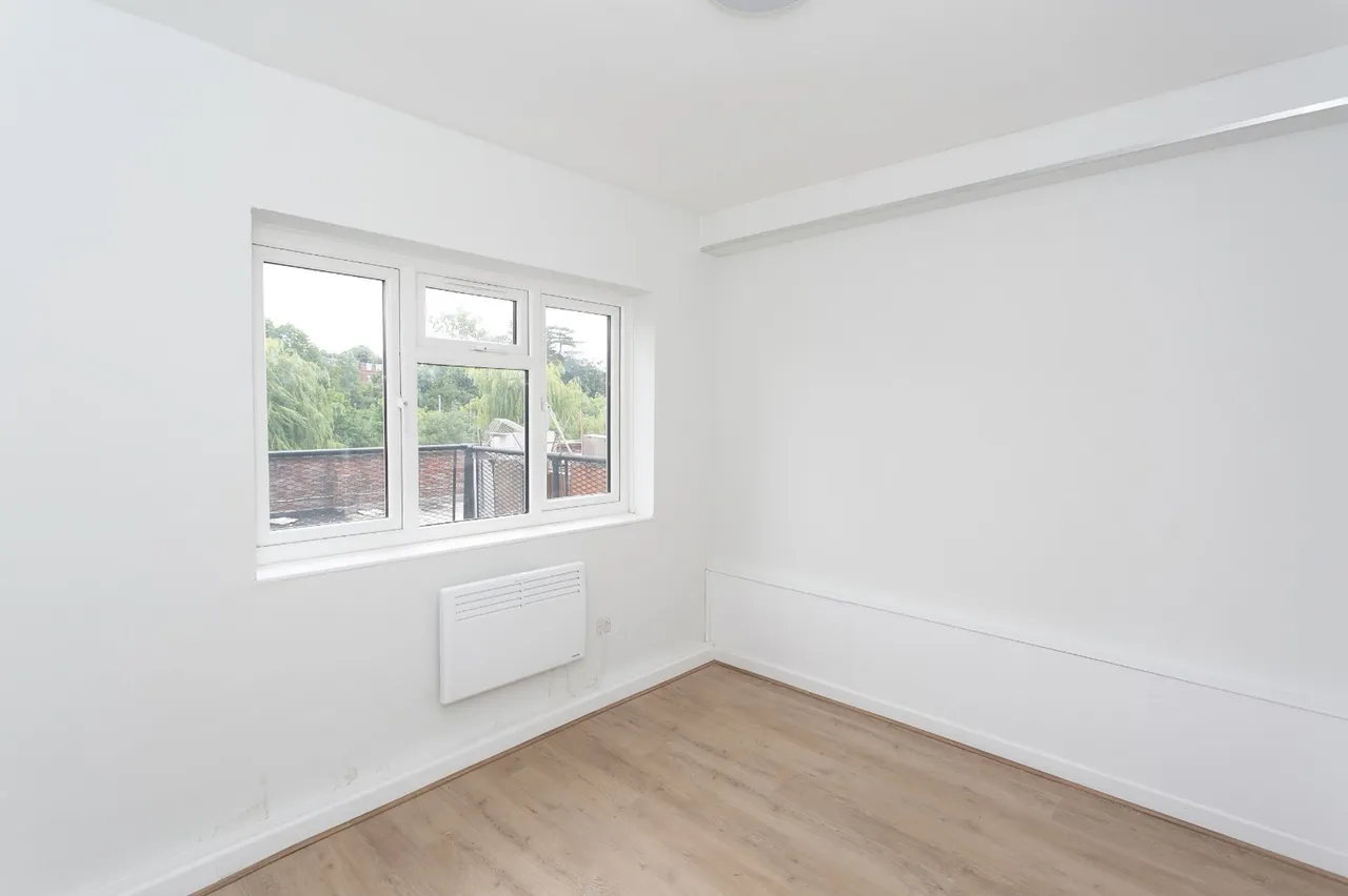 4 bed flat to rent — 379 Watling Street, Radlett