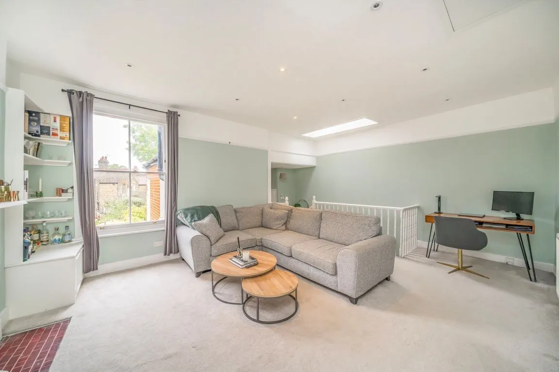 Haverhill Road, SW12, photo 2