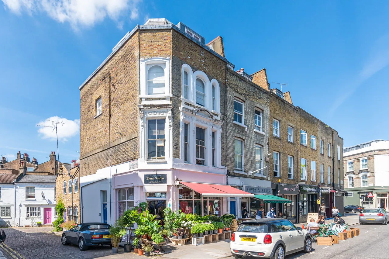 Flat 1, 337 Portobello Road, London, photo 2