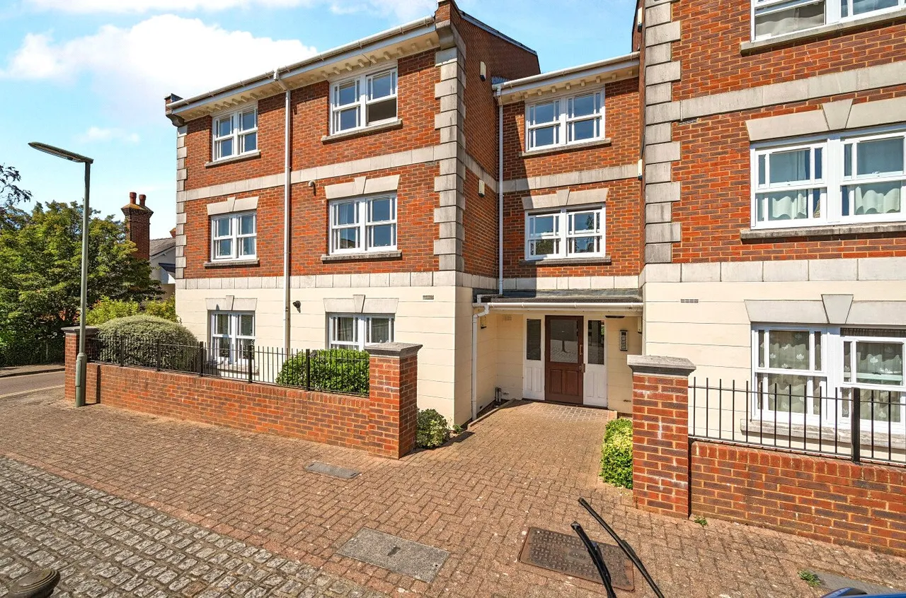 St. Lukes Square, Guildford, GU1, photo 16