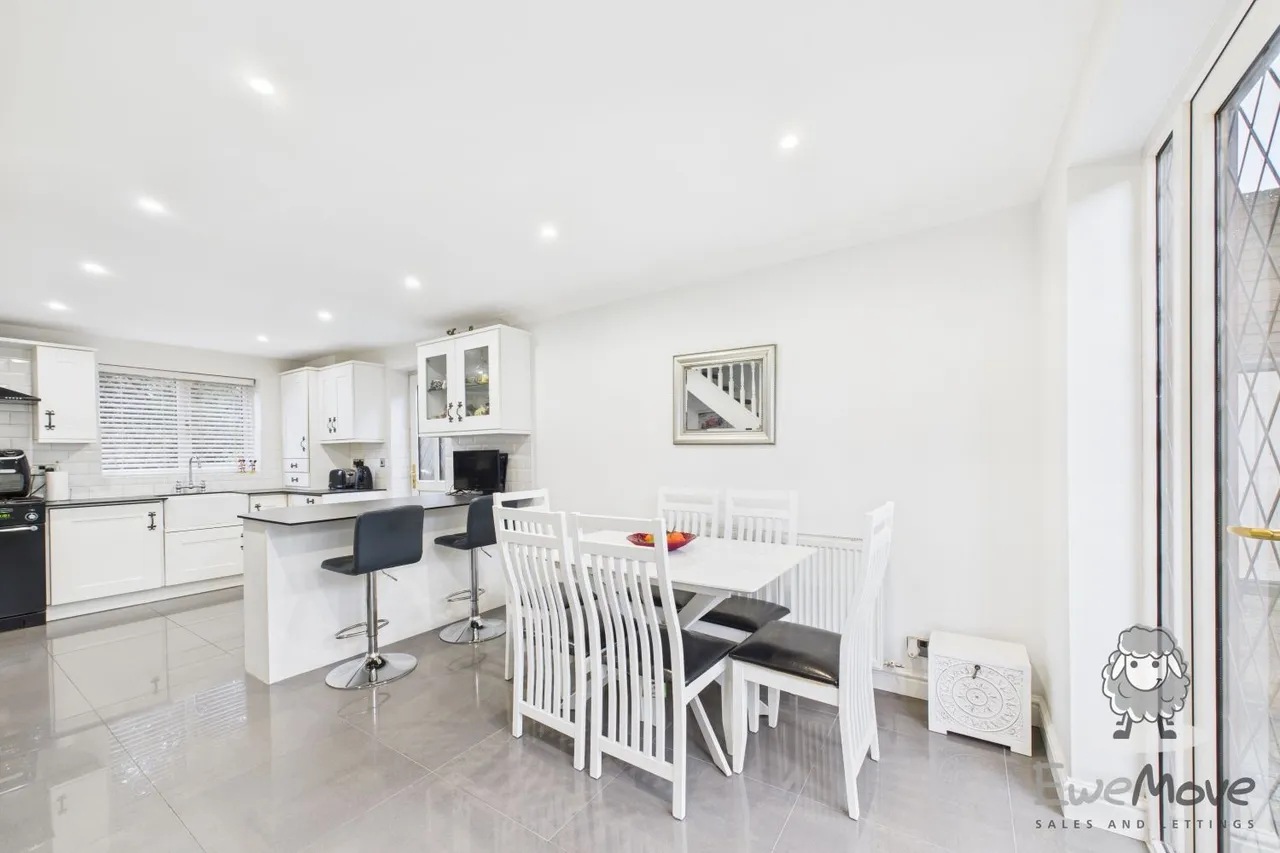 Moray Close, St. Helens, WA10, photo 4