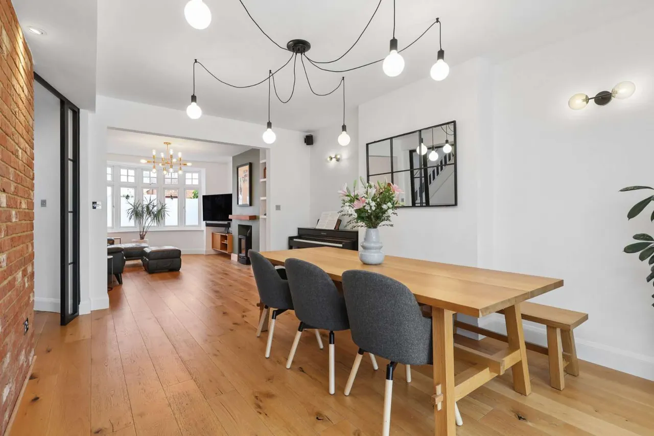 Melbury Gardens, West Wimbledon, SW20, photo 3