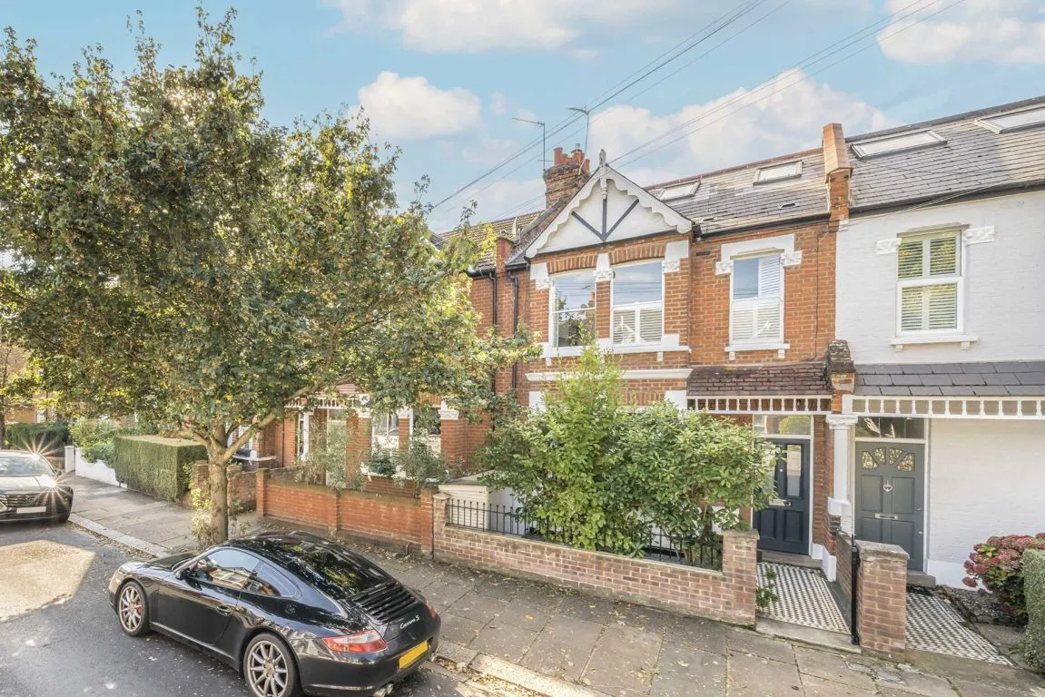 2 bed property to rent, St. Albans Avenue, W4