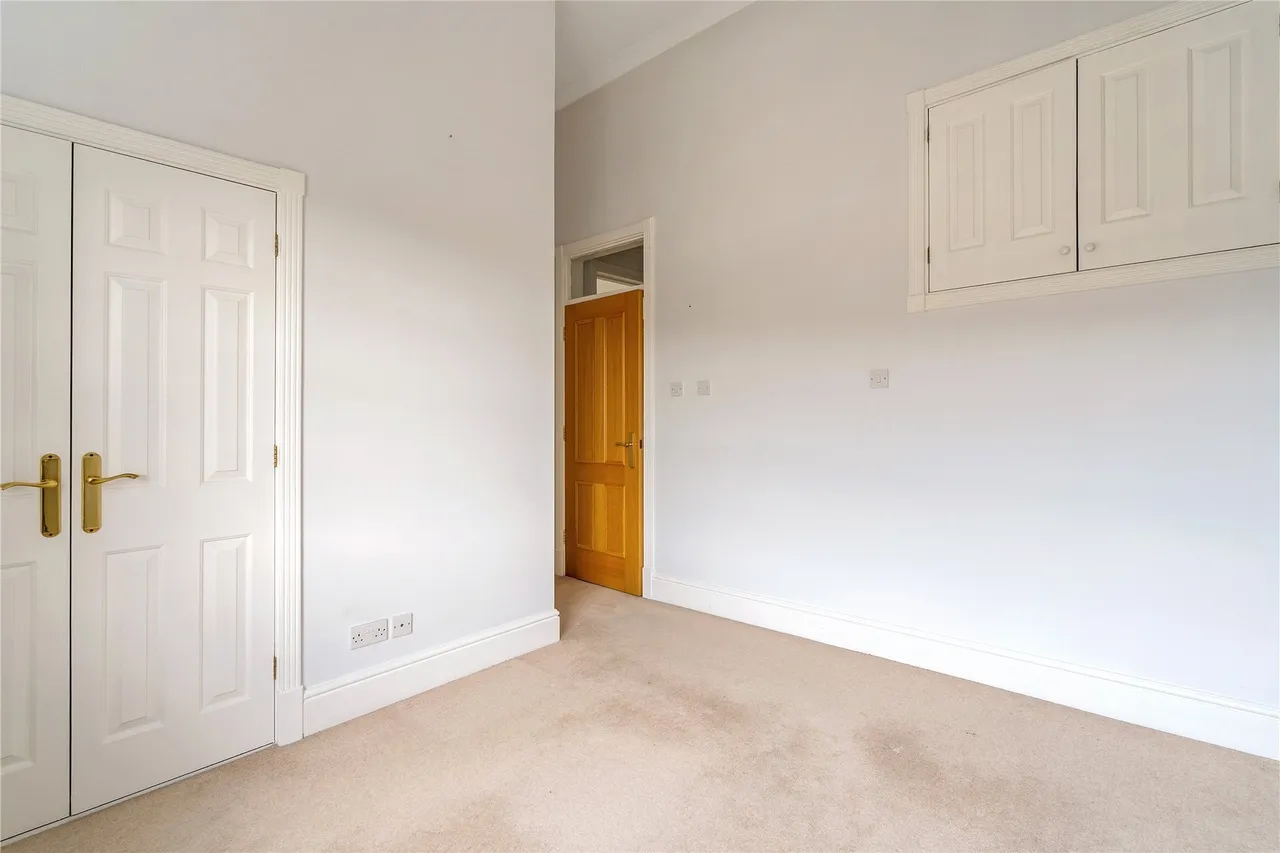 Ellesmere Place, Walton-on-Thames, KT12, photo 8