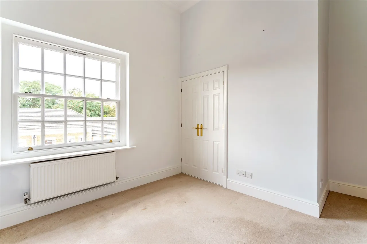 Ellesmere Place, Walton-on-Thames, KT12, photo 7