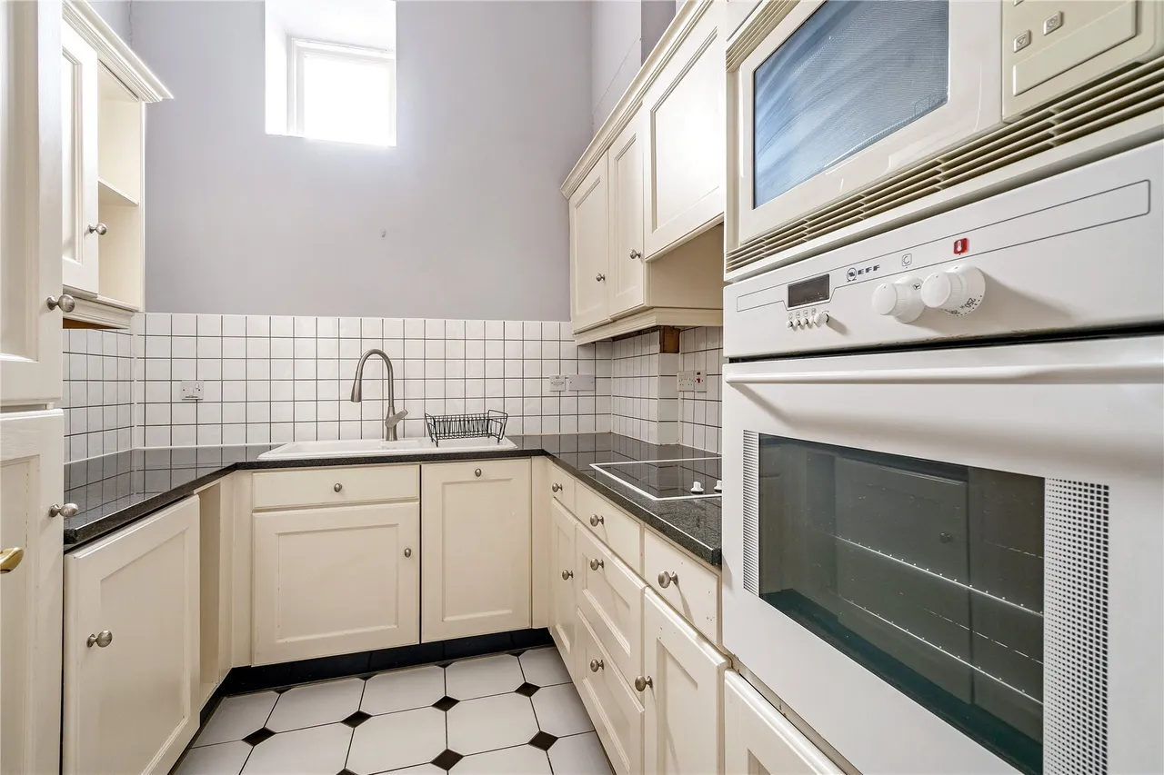 Ellesmere Place, Walton-on-Thames, KT12, photo 6