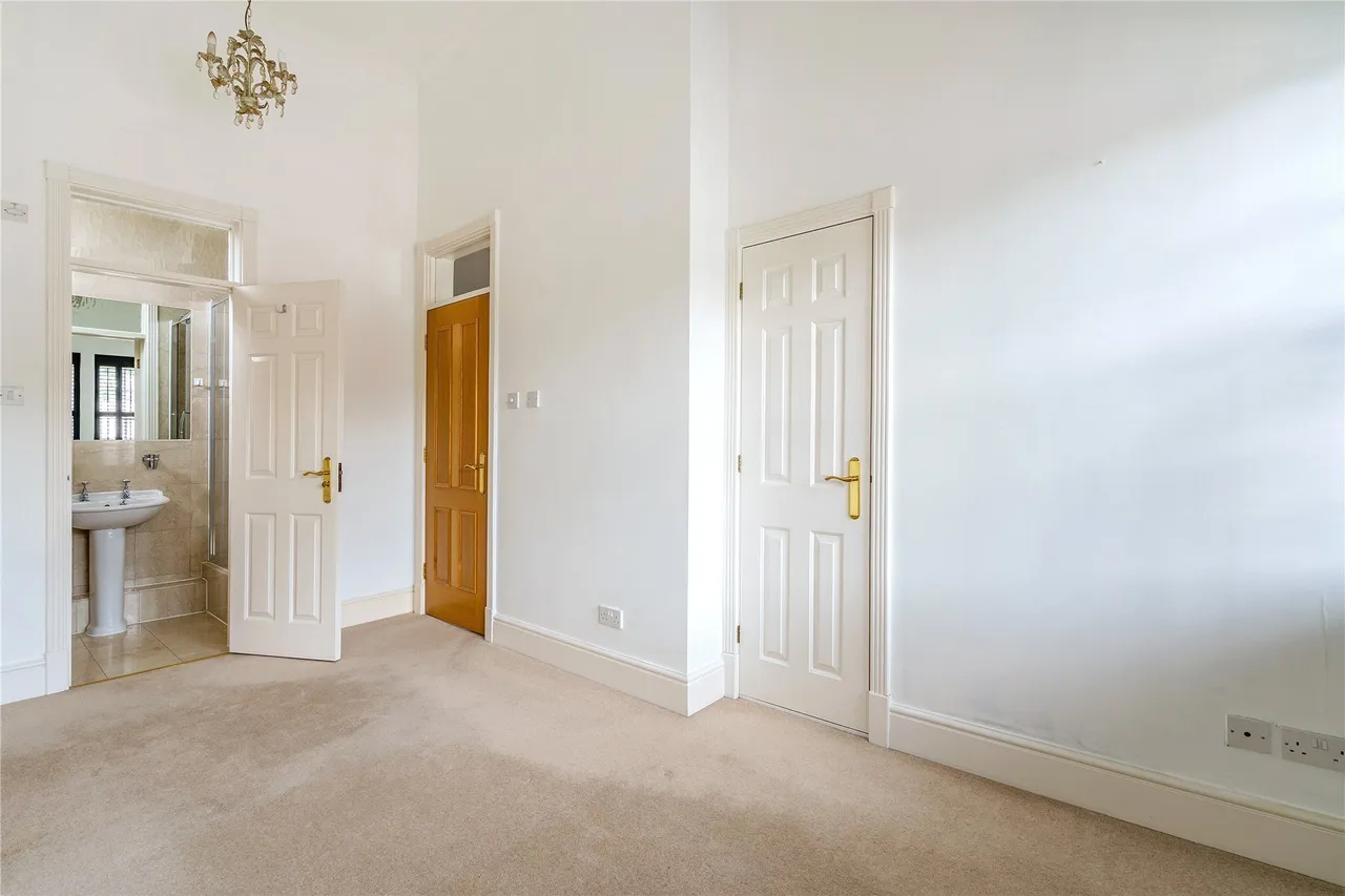 Ellesmere Place, Walton-on-Thames, KT12, photo 10