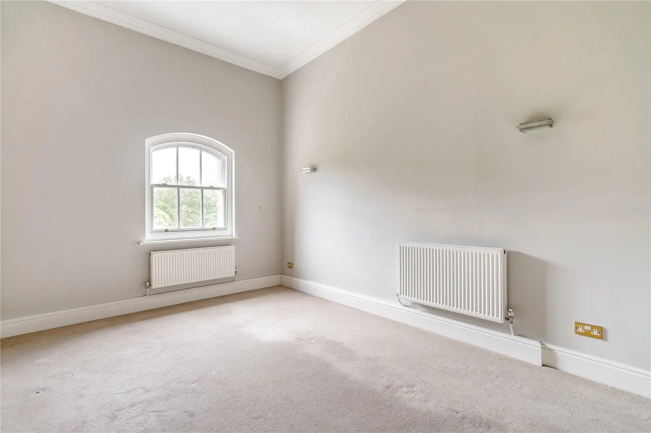 Ellesmere Place, Walton-on-Thames, KT12, photo 4