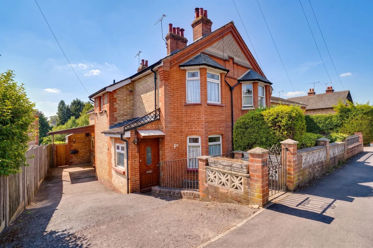 3 bed house for sale, Springhall Road, Sawbridgeworth, CM21