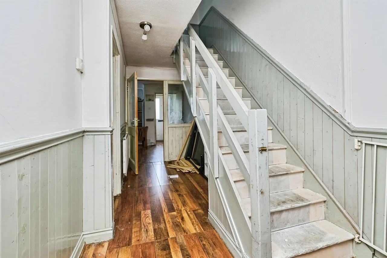 Orslow Walk, Park Village, WV10, photo 5