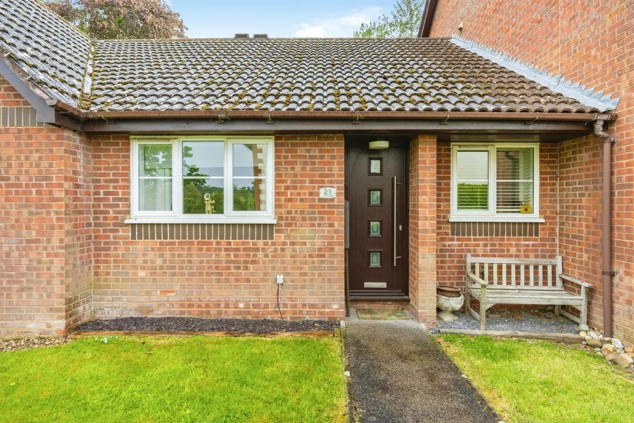 2 bed house for sale, Eleanor Walk, Woburn, MK17