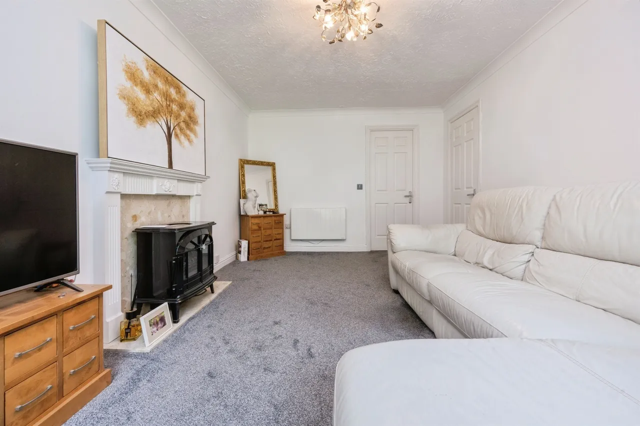 Eleanor Walk, Woburn, MK17, photo 2