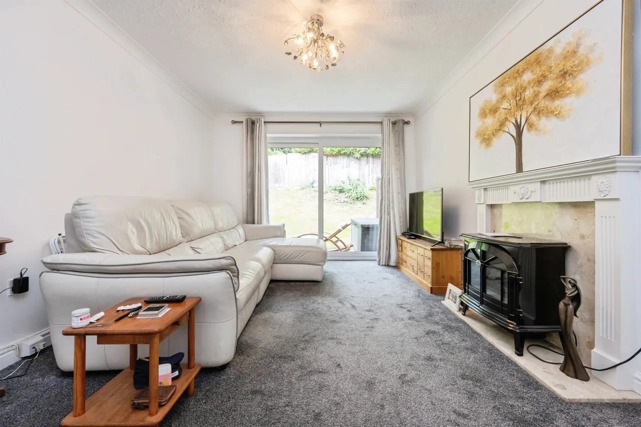 Eleanor Walk, Woburn, MK17, photo 4