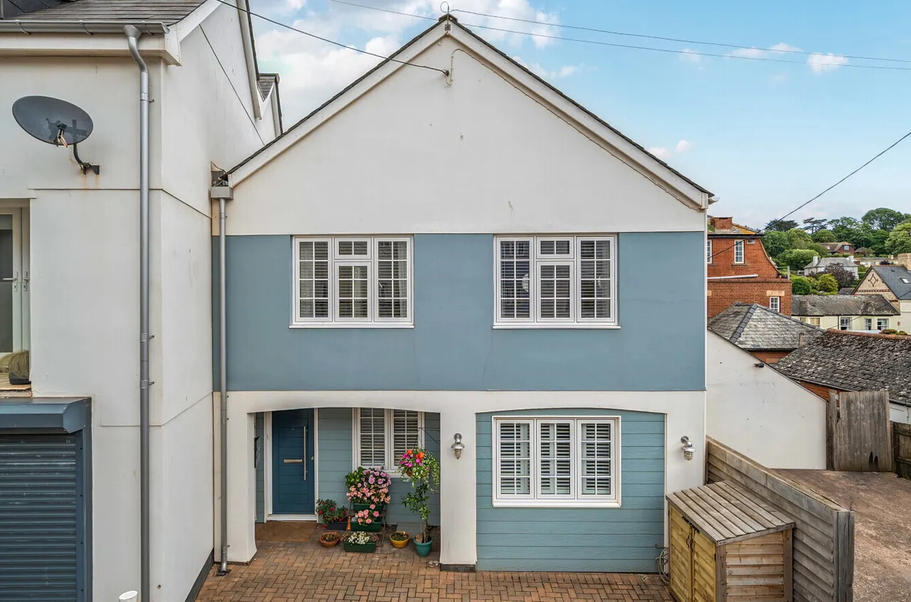 3 bed property for sale — Queen Street, Budleigh Salterton, Devon, EX9