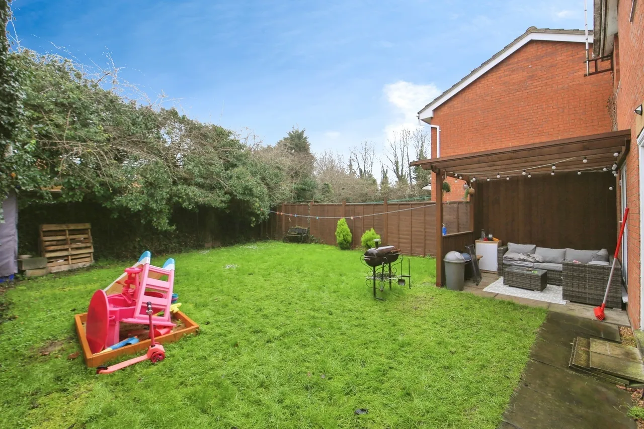 Swan Gardens, Peterborough, Cambridgeshire, PE1, photo 2