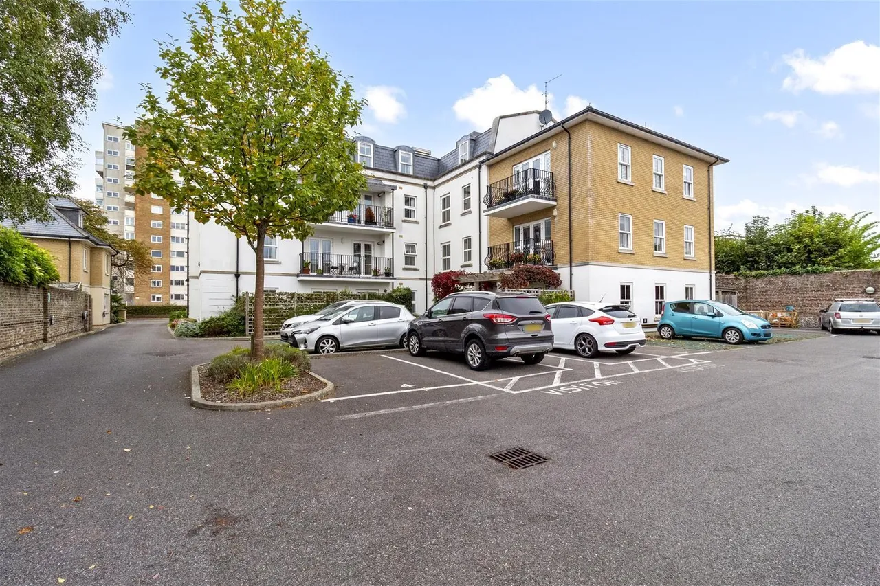2 bed flat for sale — Heene Road, Worthing