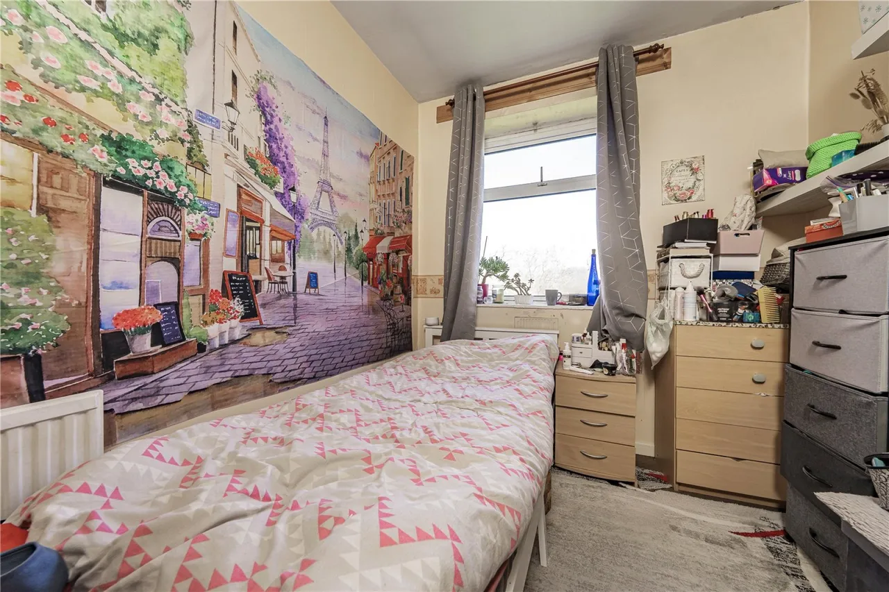 Frensham Drive, London, photo 5