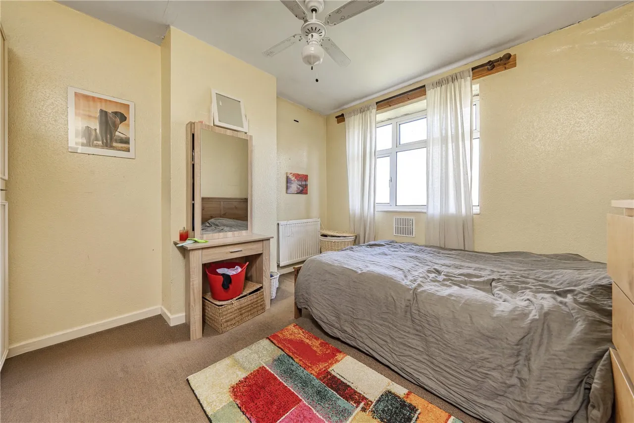 Frensham Drive, London, photo 7
