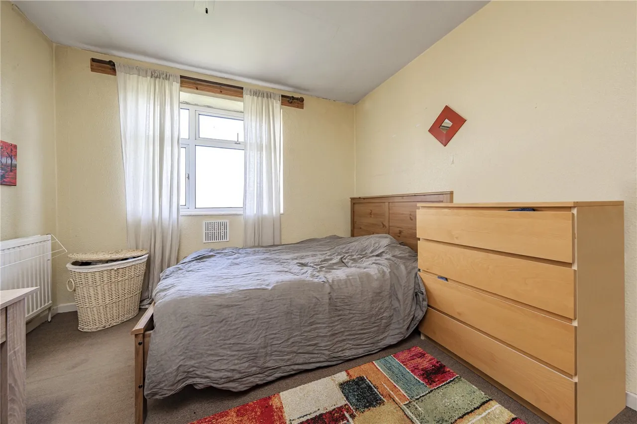 Frensham Drive, London, photo 8