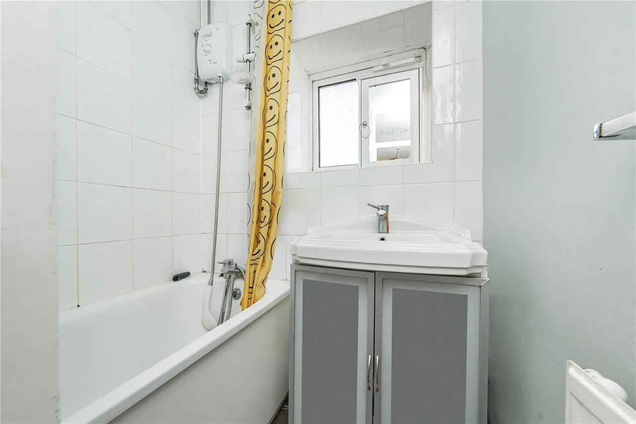 Frensham Drive, London, photo 9