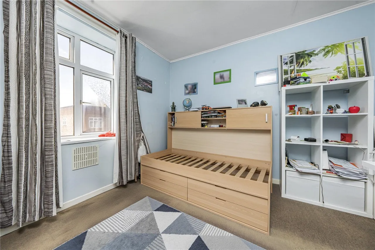 Frensham Drive, London, photo 6