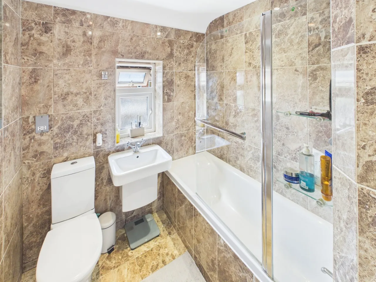 Hillside Close, Chalfont St. Peter, SL9, photo 8