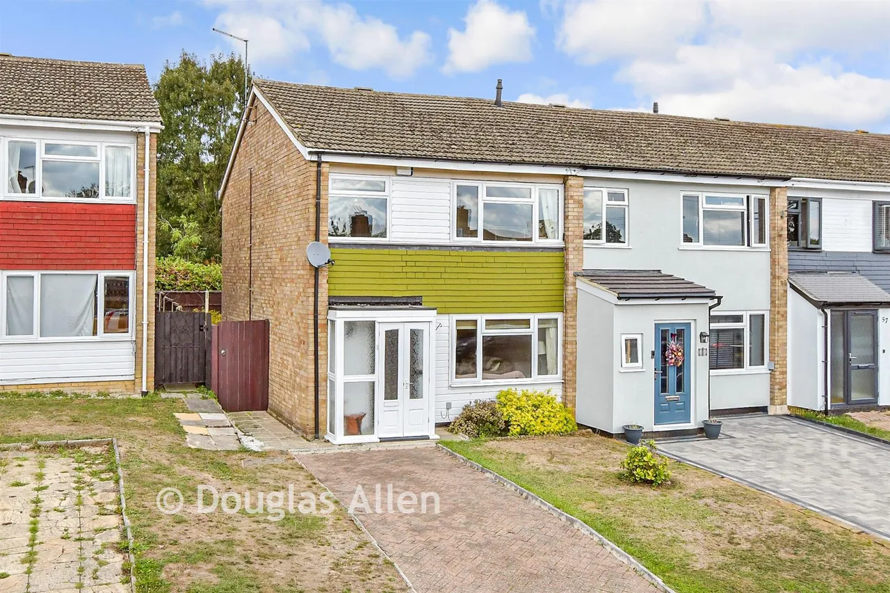 3 bed house for sale, York Road, North Weald, CM16