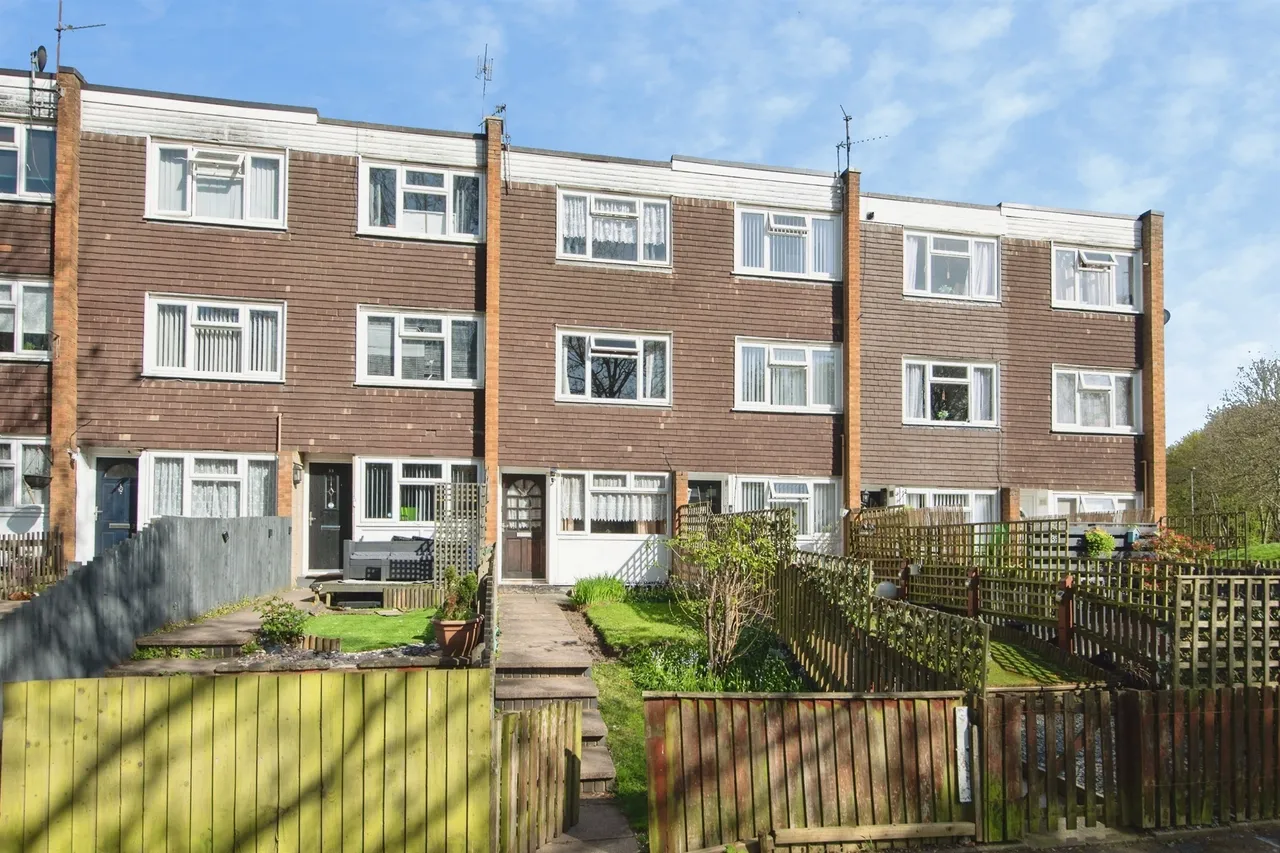 3 bed house for sale — Springfield Lane, Rowley Regis