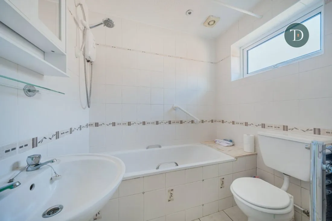 Linden Close, Great Sutton, CH66 2XP, photo 17