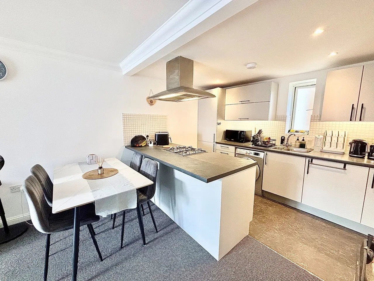 2 bed flat to rent, Neale Court, Dagenham, RM9