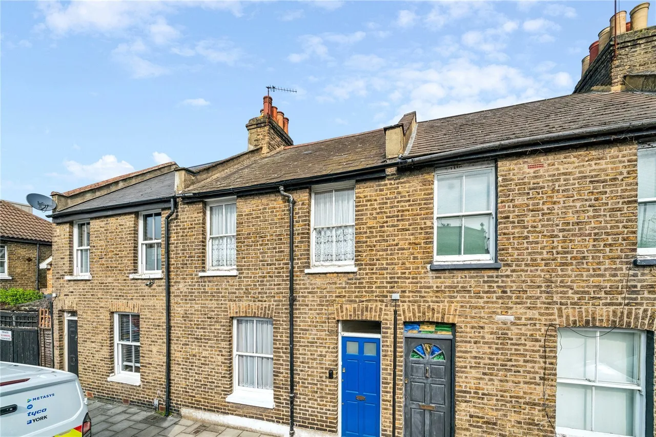 2 bed house for sale, Groton Road, London, SW18