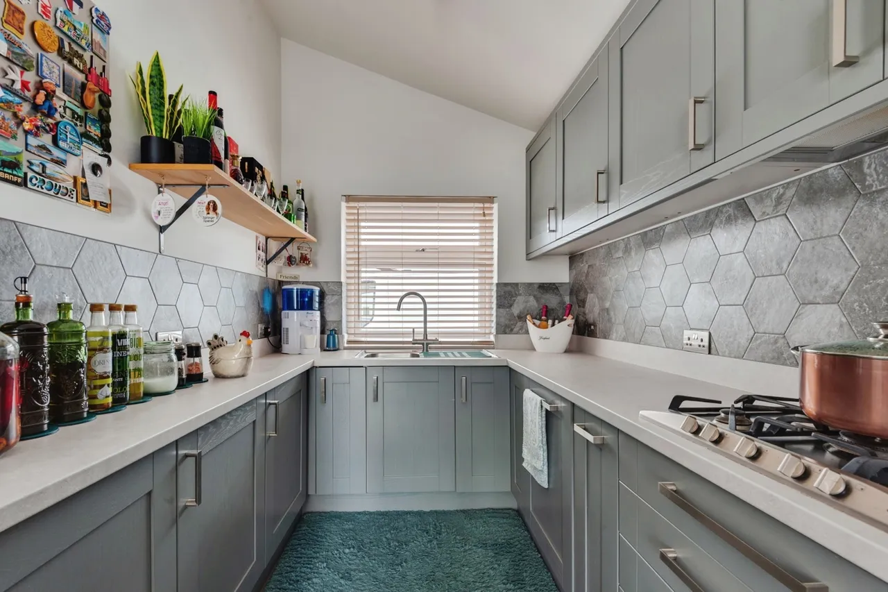 Hesketh Road, Hale Village, L24, photo 7