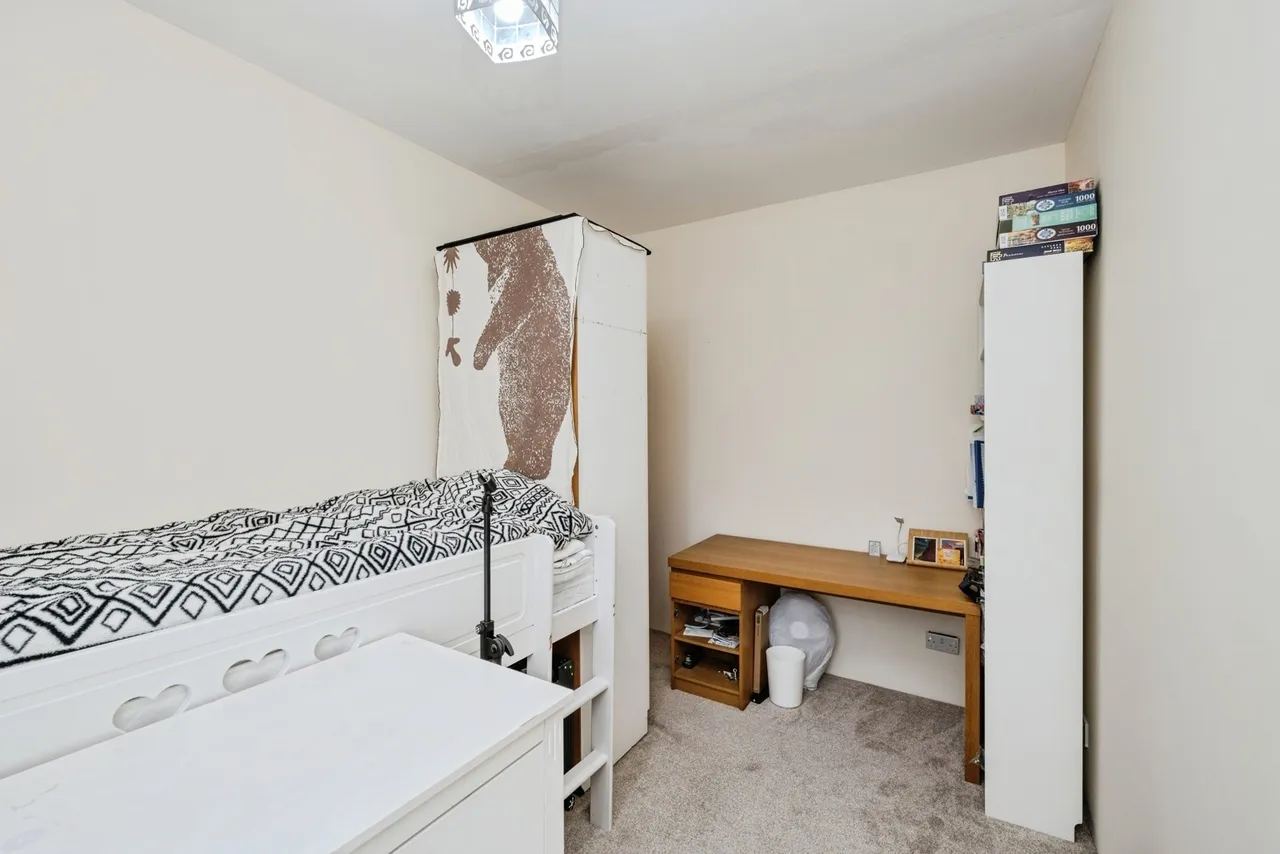 Brynallt Terrace, Llanelli, SA15, photo 13