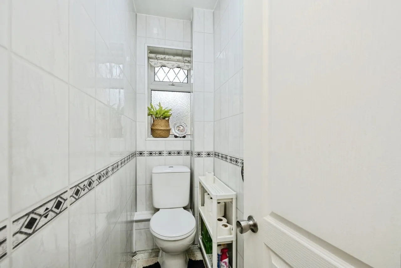 Brynallt Terrace, Llanelli, SA15, photo 17