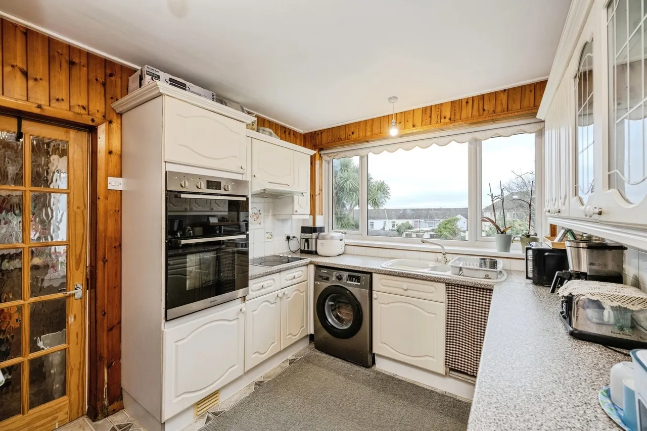 Brynallt Terrace, Llanelli, SA15, photo 8