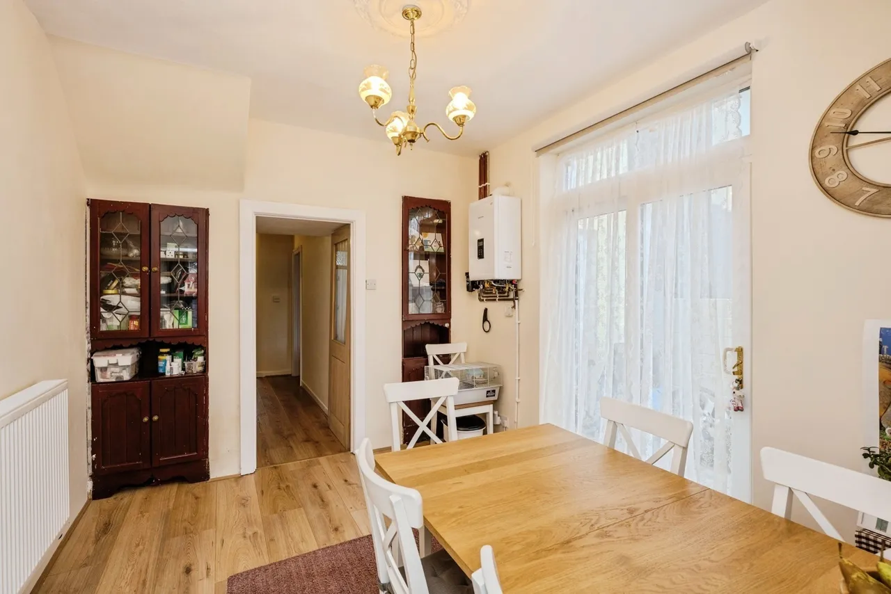Brynallt Terrace, Llanelli, SA15, photo 6