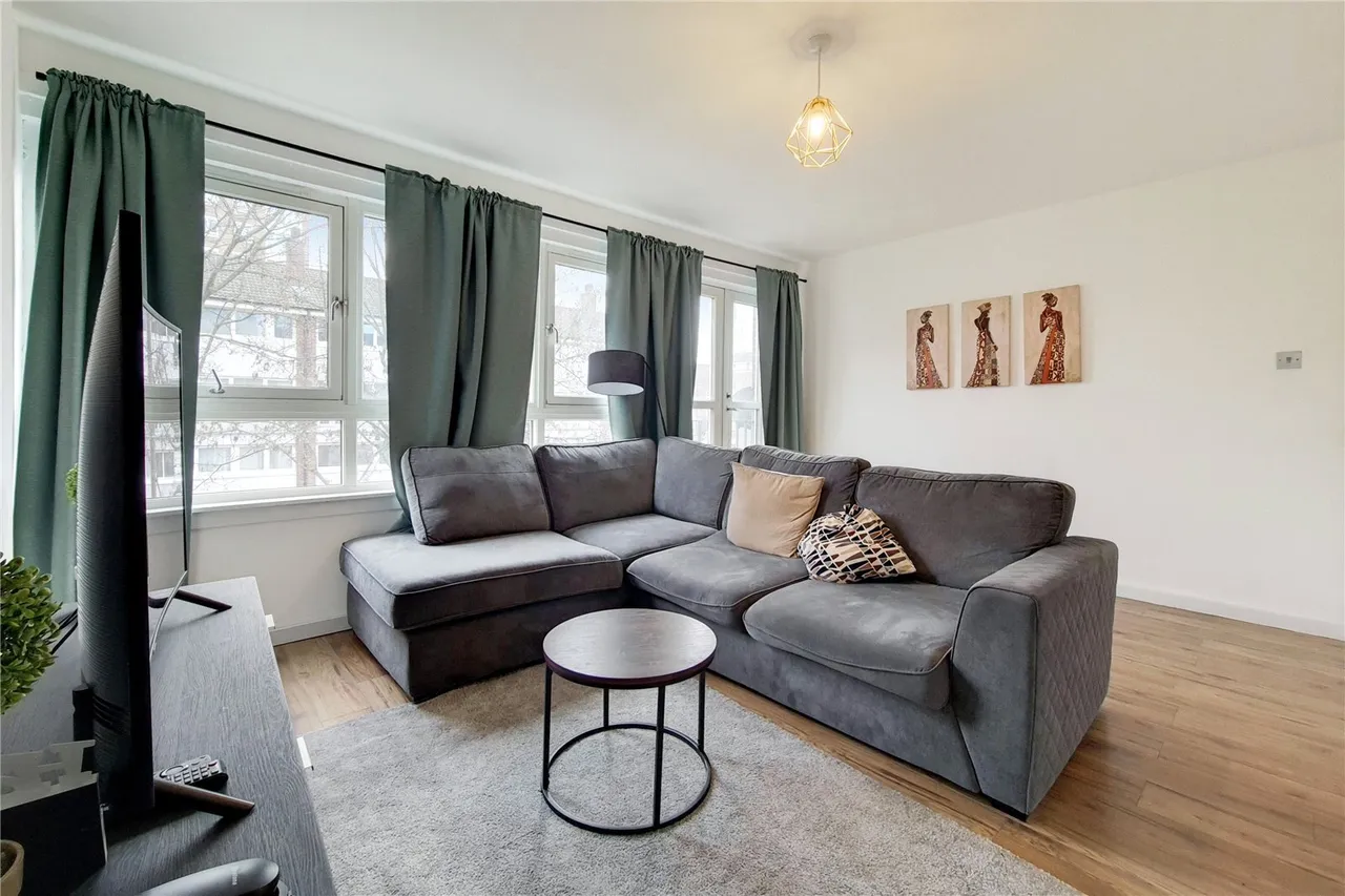 2 bed flat to rent, Ann Street, London, SE18