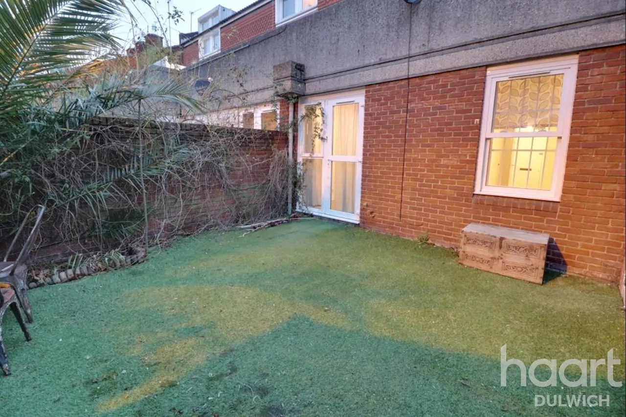 Clapham Park Road, SW4, photo 2