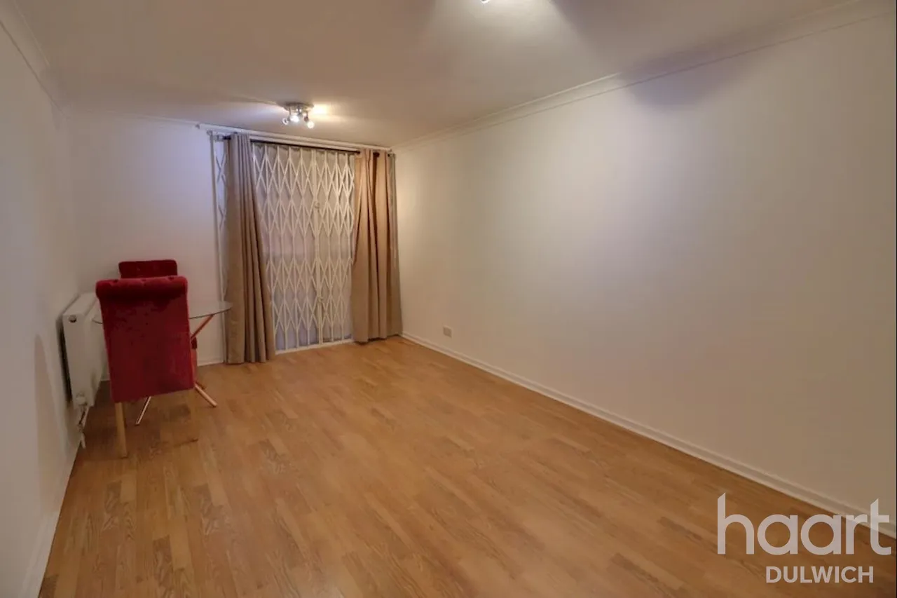 Clapham Park Road, SW4, photo 7